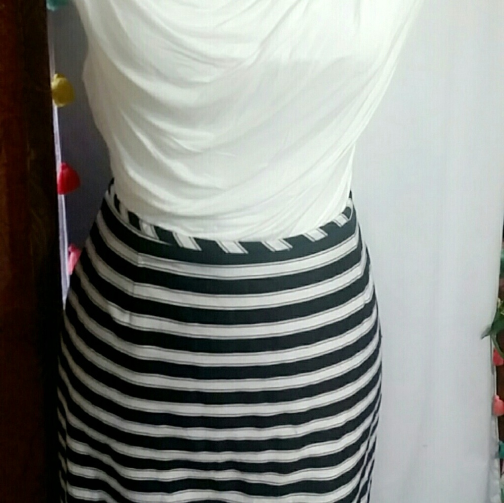 Skirt - Picture 3 of 4